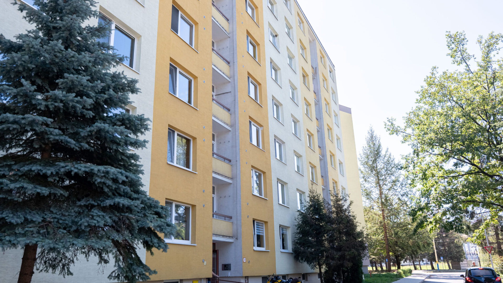 P1218857
